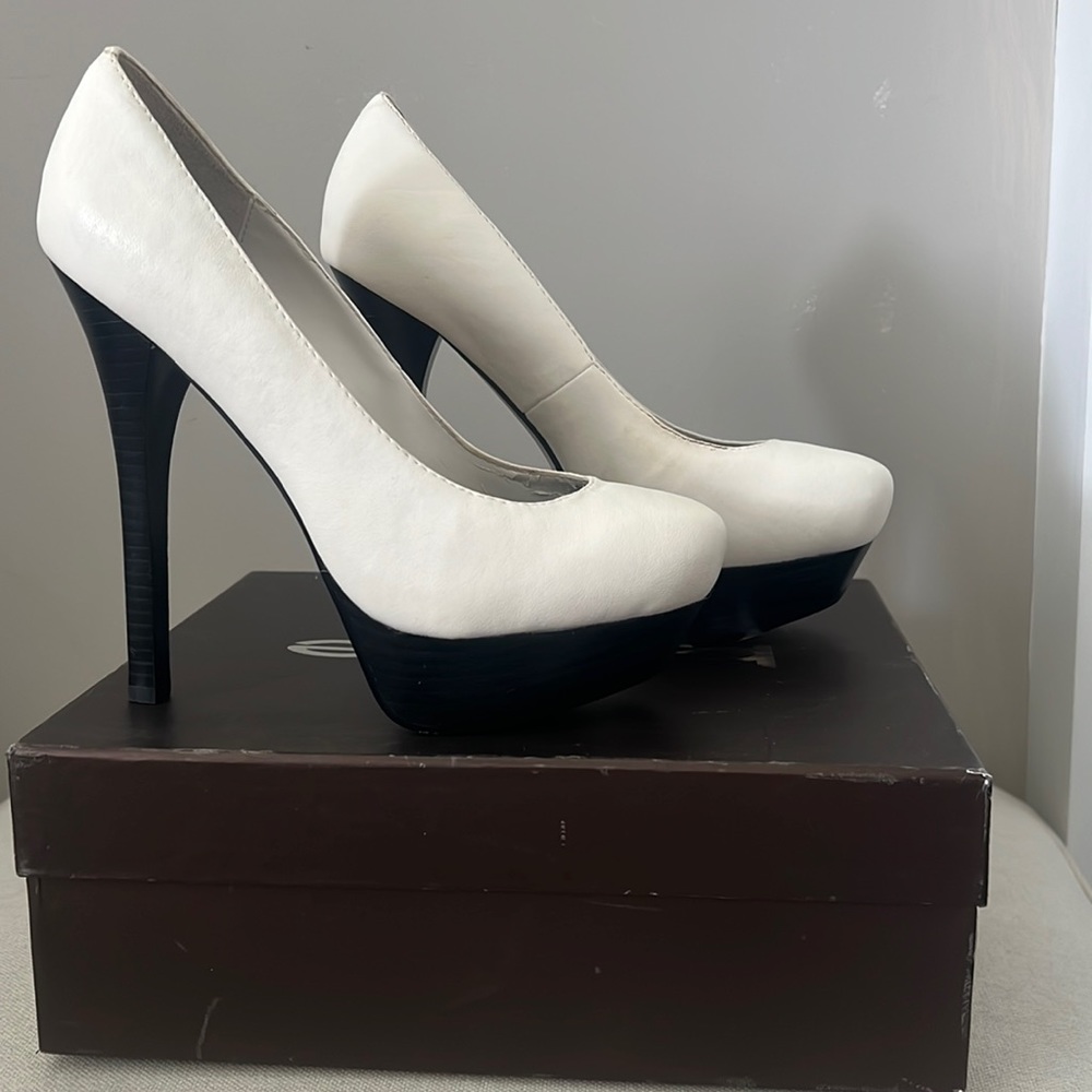Worn Once. Bebe Ruthie Leather Pumps size 8